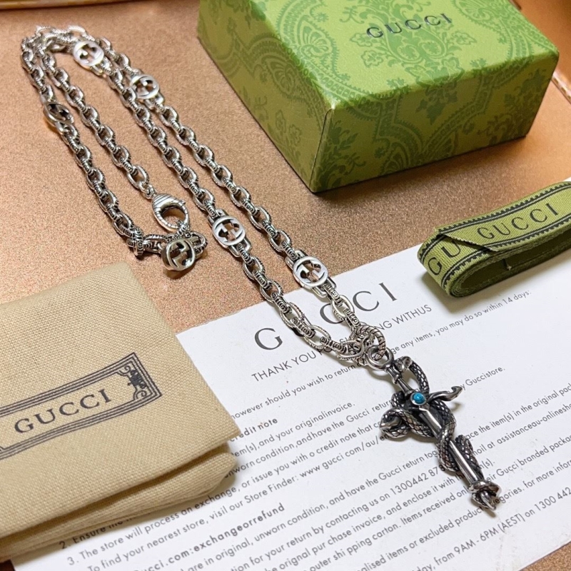 G*u*i necklaces